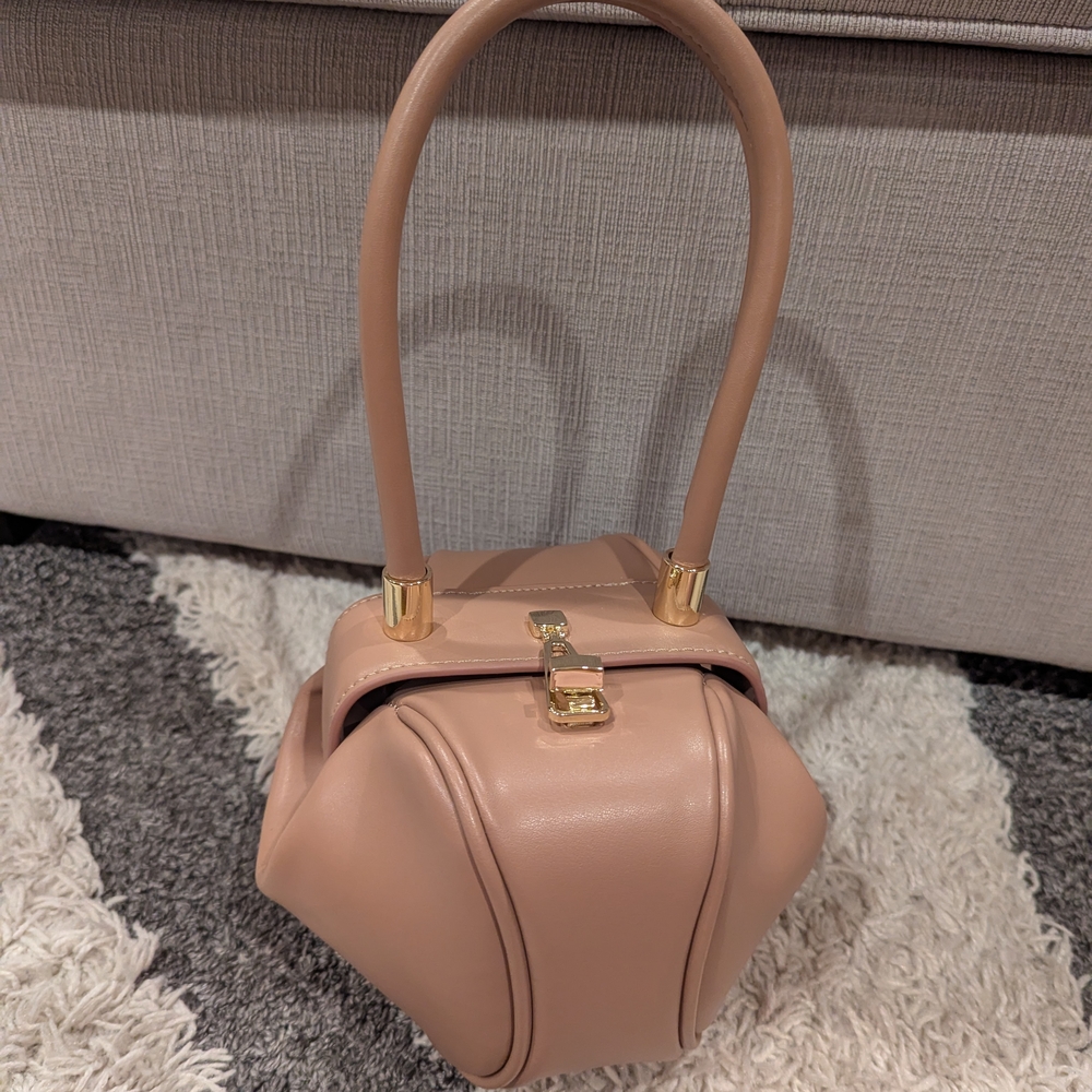 Elegant Tan Handbag